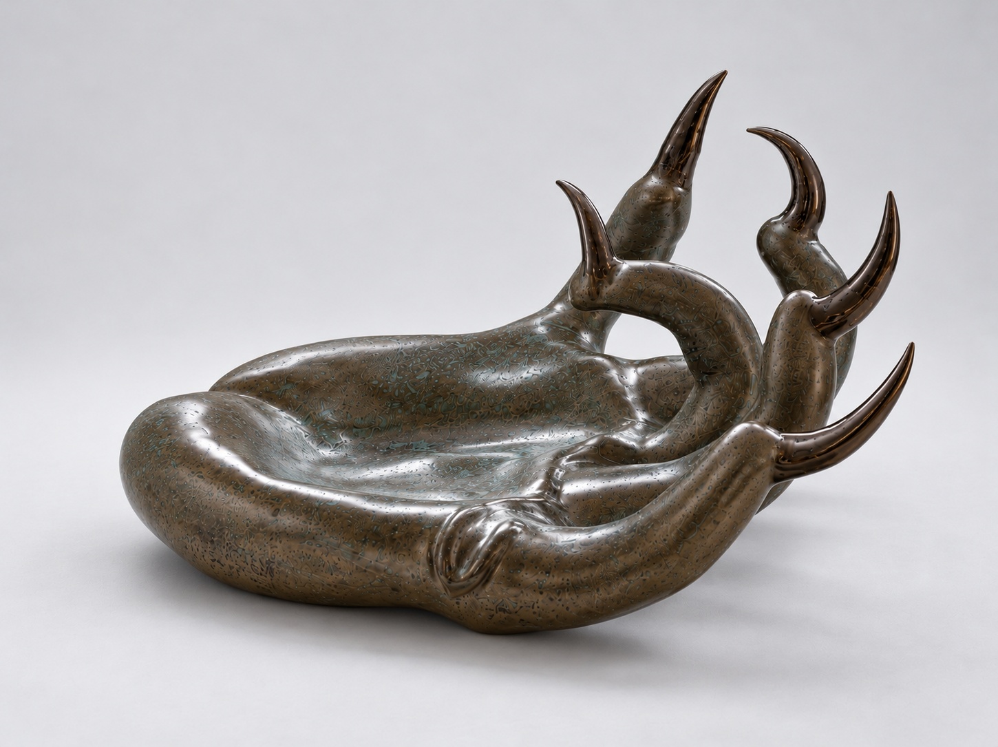 Naomi Gilon, Big Paw. Left view.
