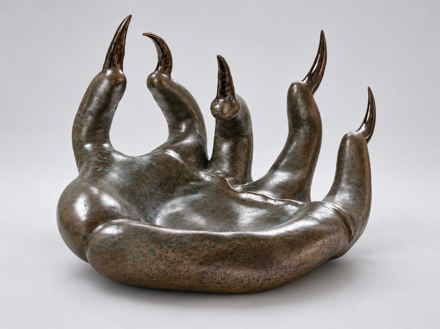 Naomi Gilon, Big Paw. Front view.