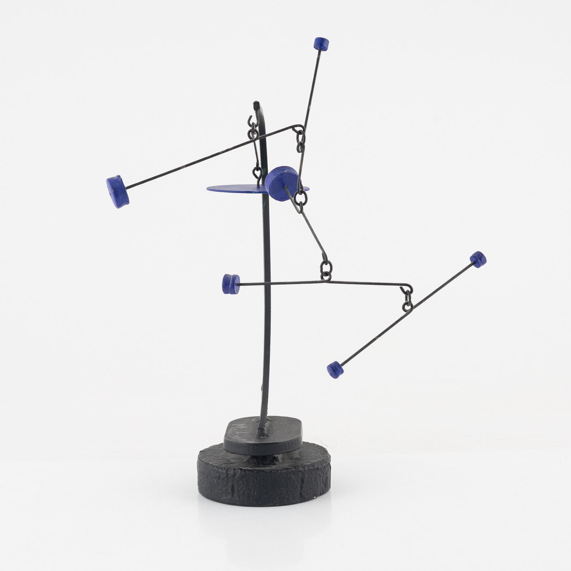Bengt Rosenström, Madonna. Side view of the sculpture’s blue elements and metal armature.