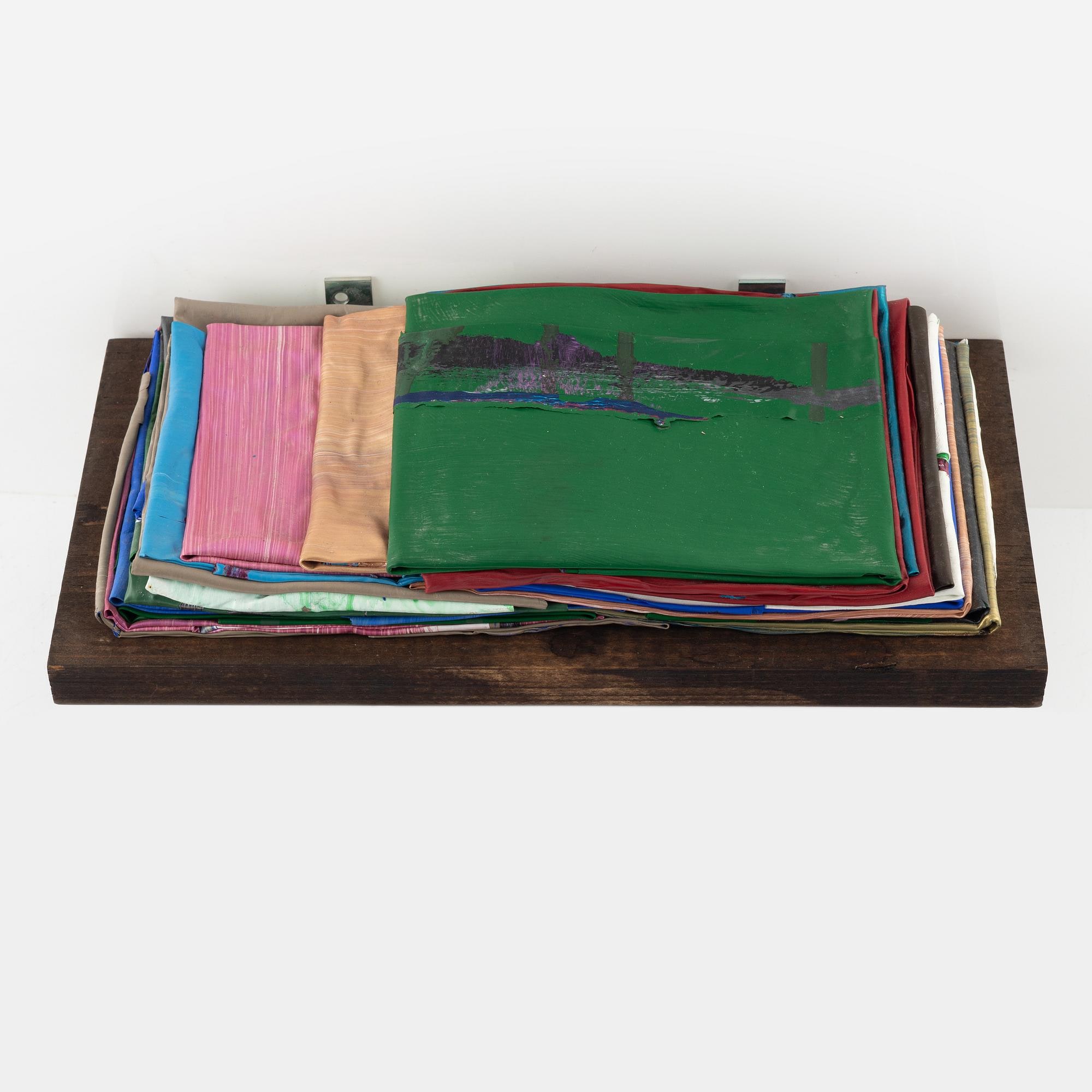 Twan Janssen, Untitled. Raised front view showing the coloured layers and green upper surface.