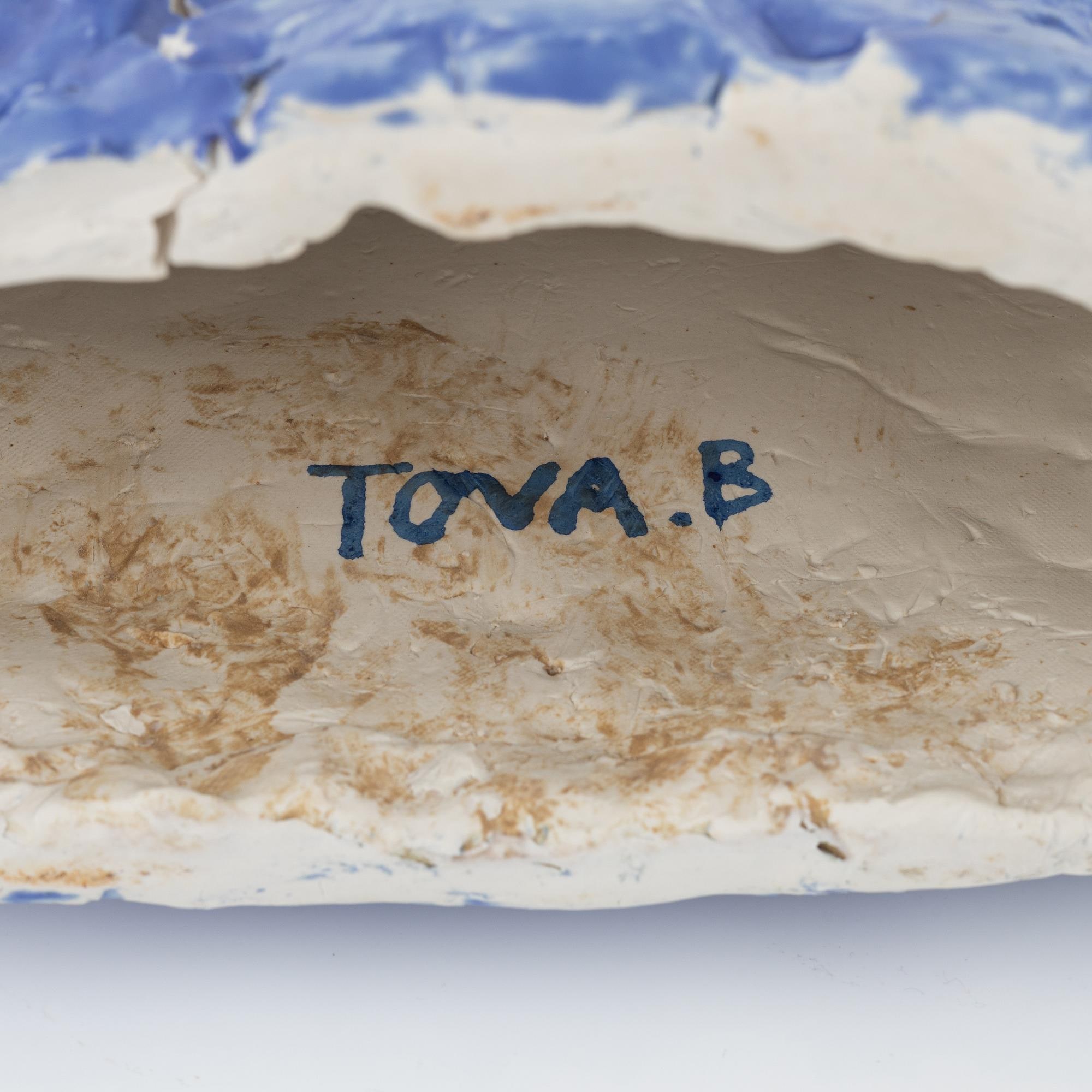 Tova Berglund, Untitled. Detail of the “TOVA.B” signature inside the base.